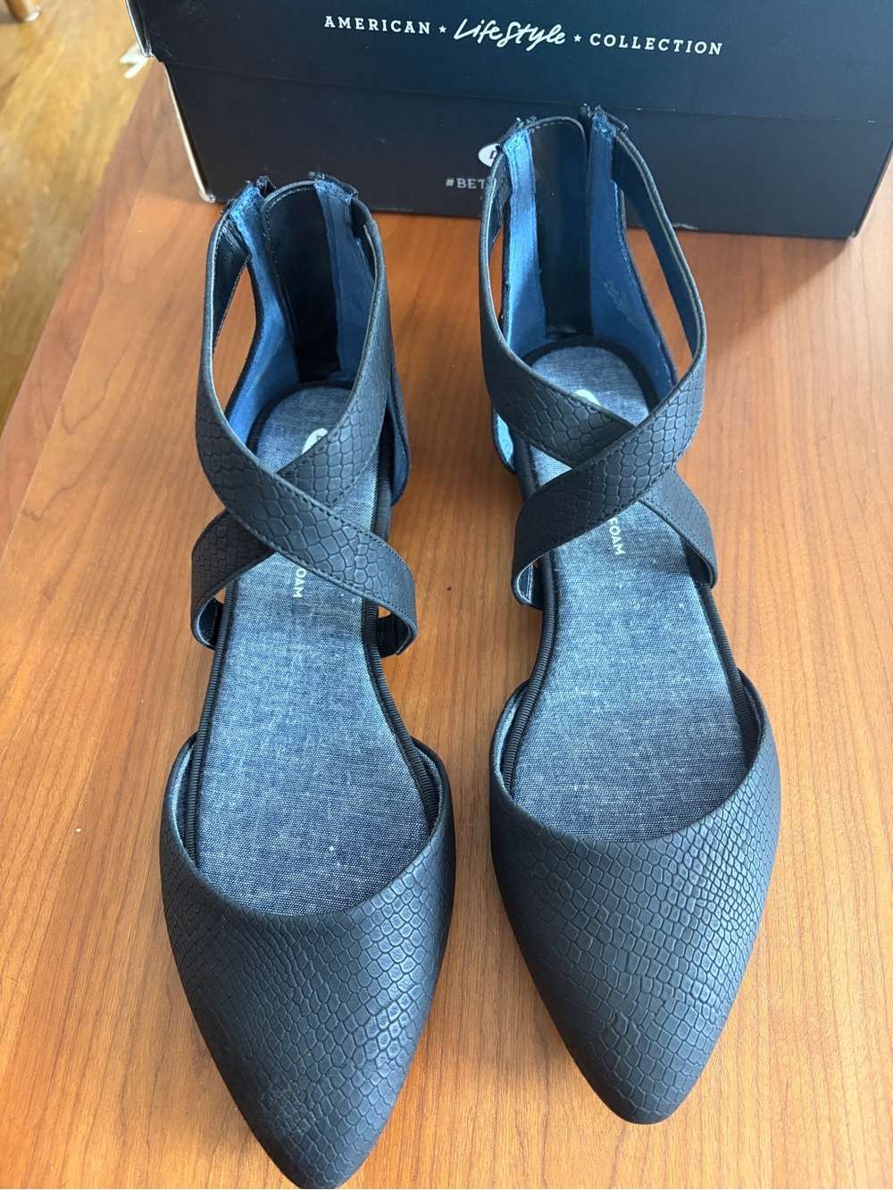 Stylish Black Dr Scholls Flats Sandals with Back-Zip Detail Size 9.5
